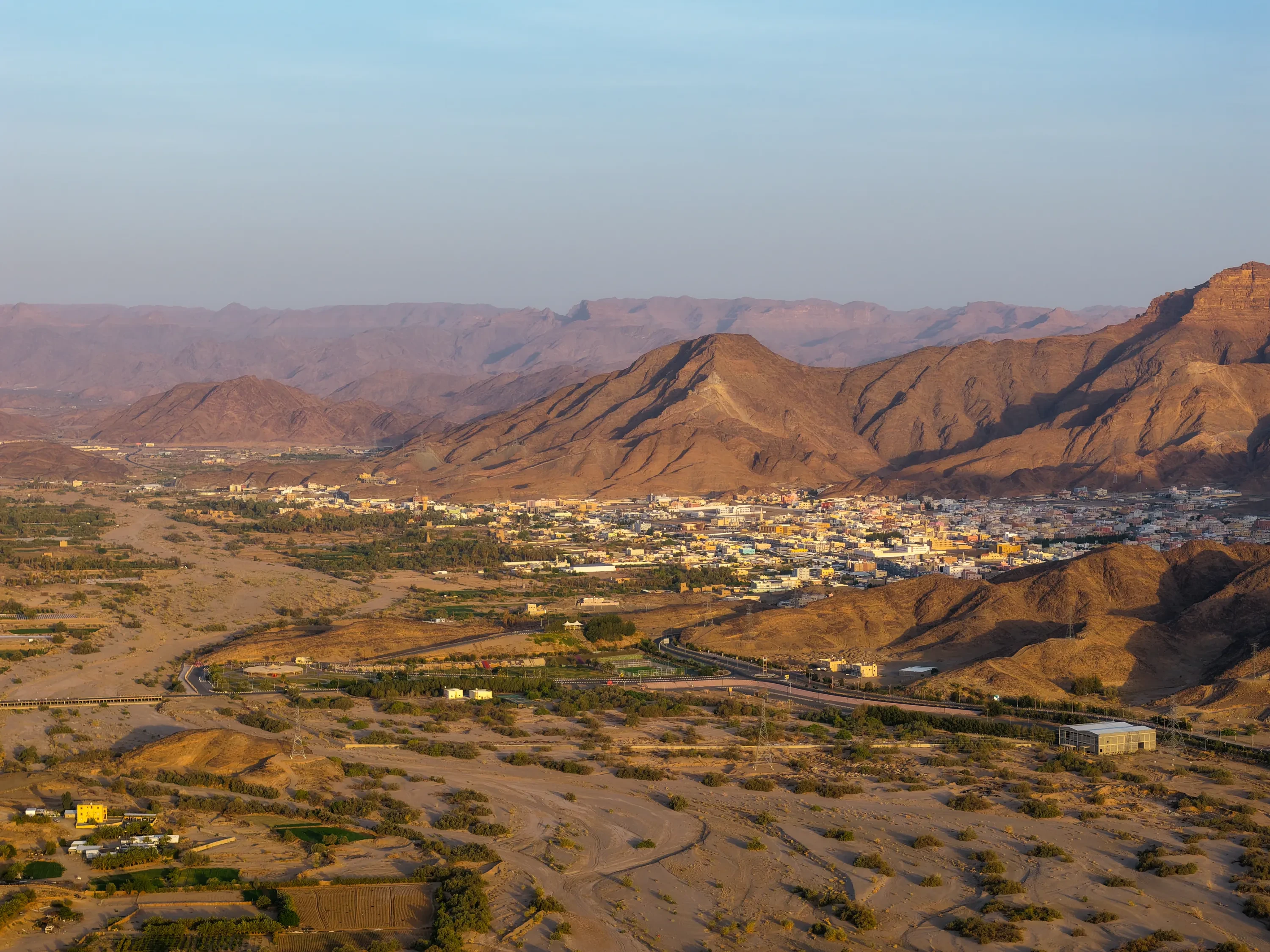 حبونا — المدينة والجبال