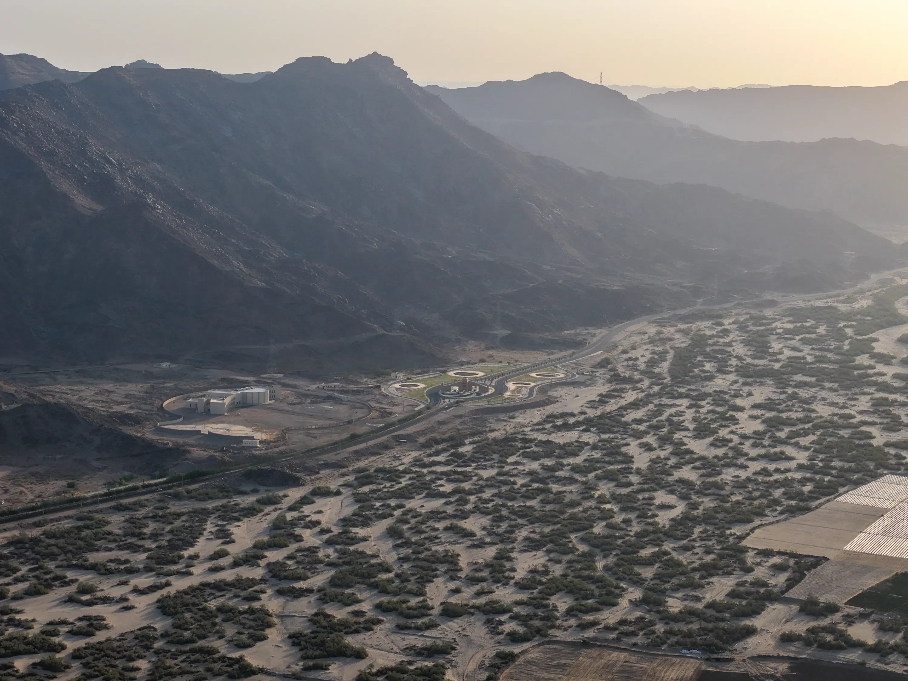 حبونا — الغروب والجبال