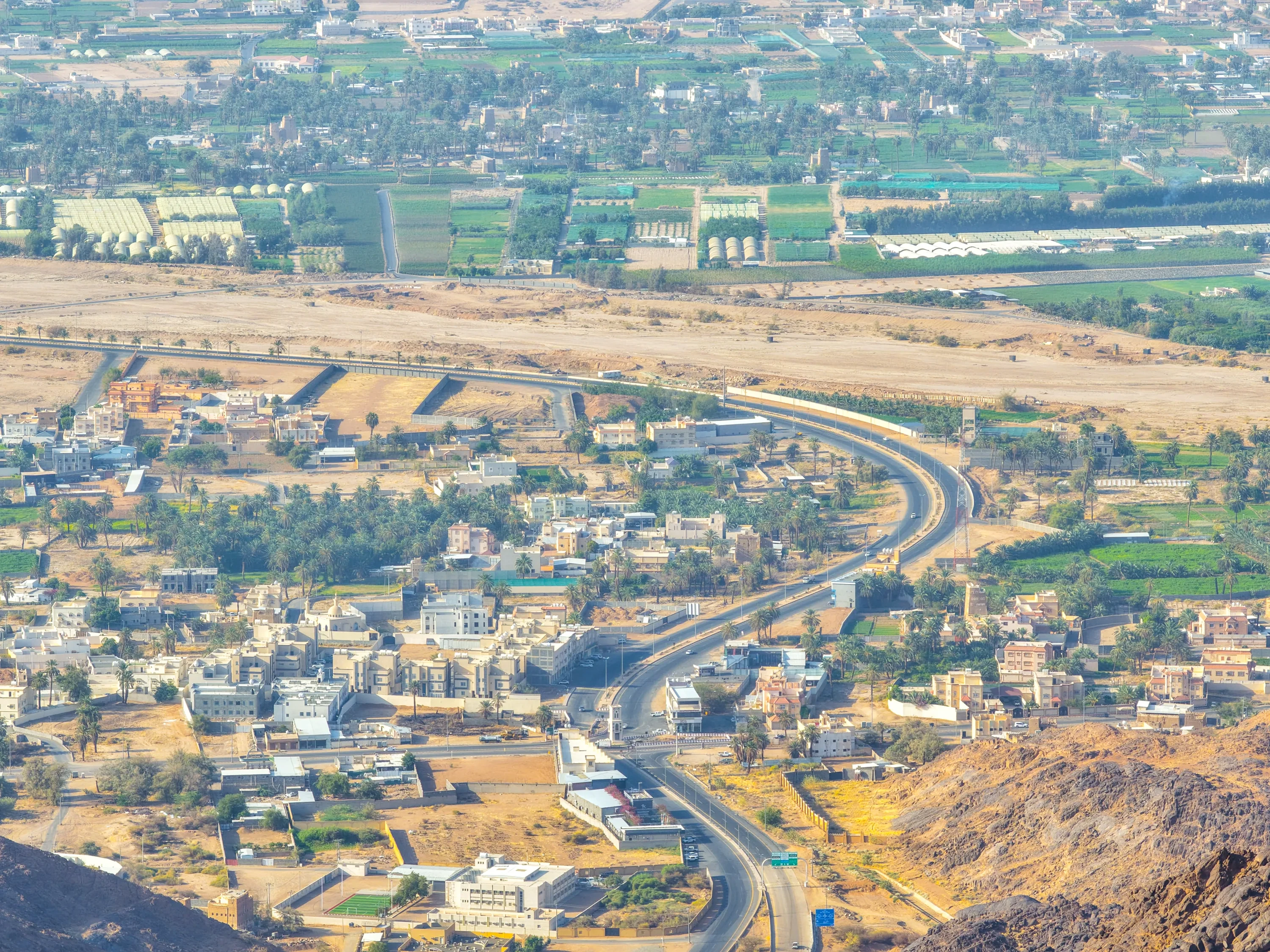 المغرة — الطريق الملتوي